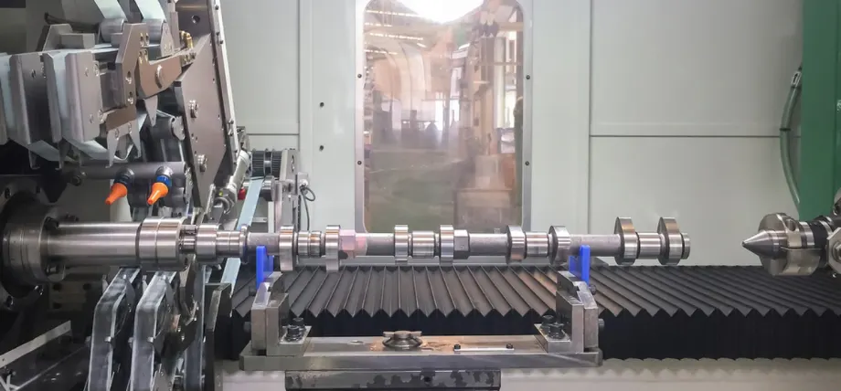 Camshaft turning in a CNC turning machine