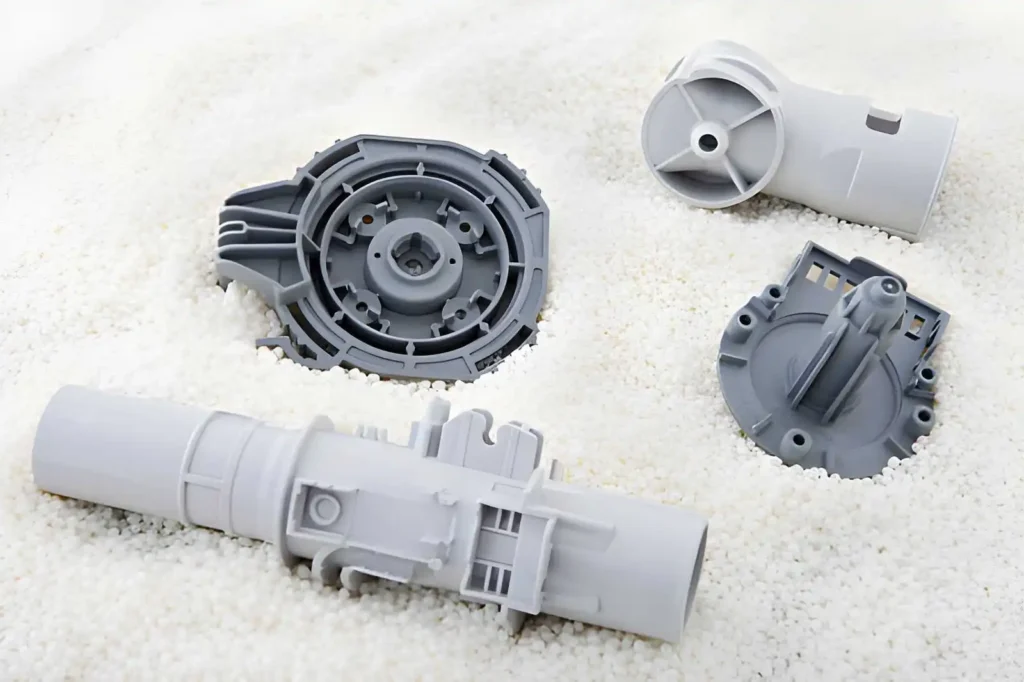 The image shows automotive plastic parts made from POM (Polyoxymethylene) resin.