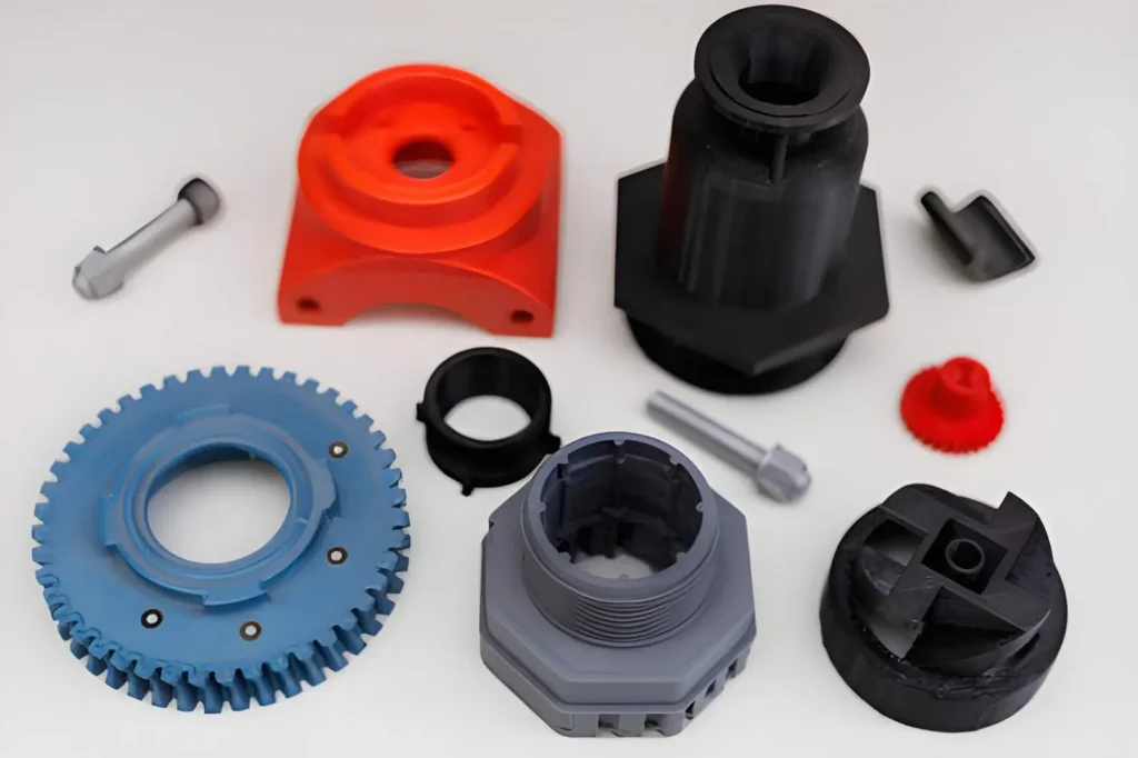 The image shows plastic gears designed for torque transmission in automotive applications