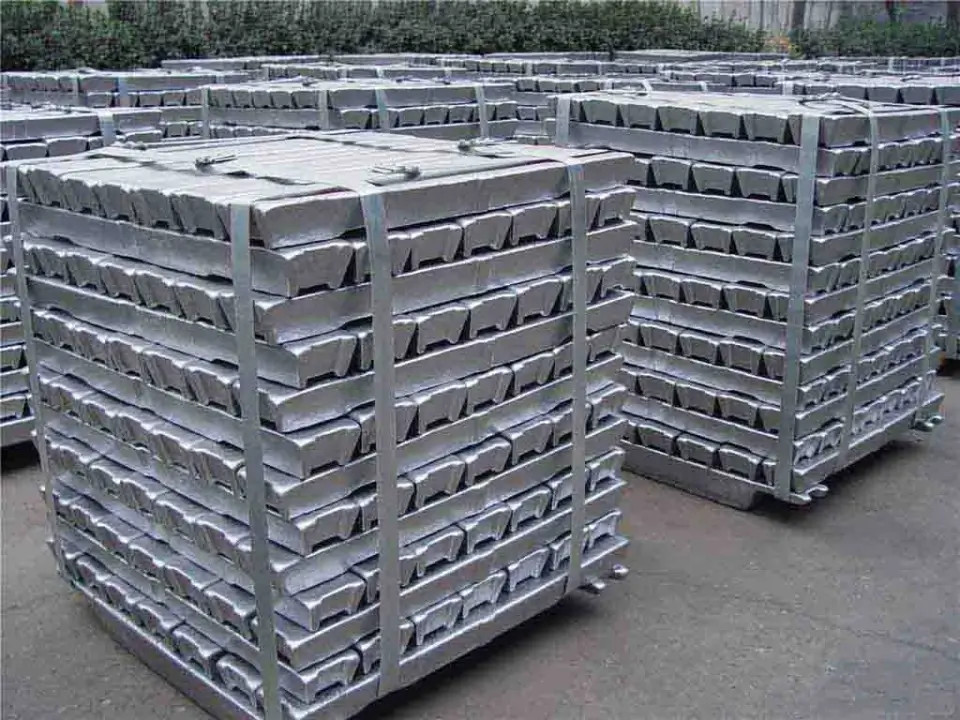 Stacked aluminum ingots bundled on pallets, raw billet material for extrusion  