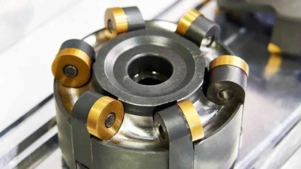 Face milling cutter with round gold-coated carbide inserts arranged around the body