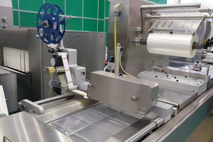 Stainless steel food packaging line with smooth, washdown-ready surfaces.